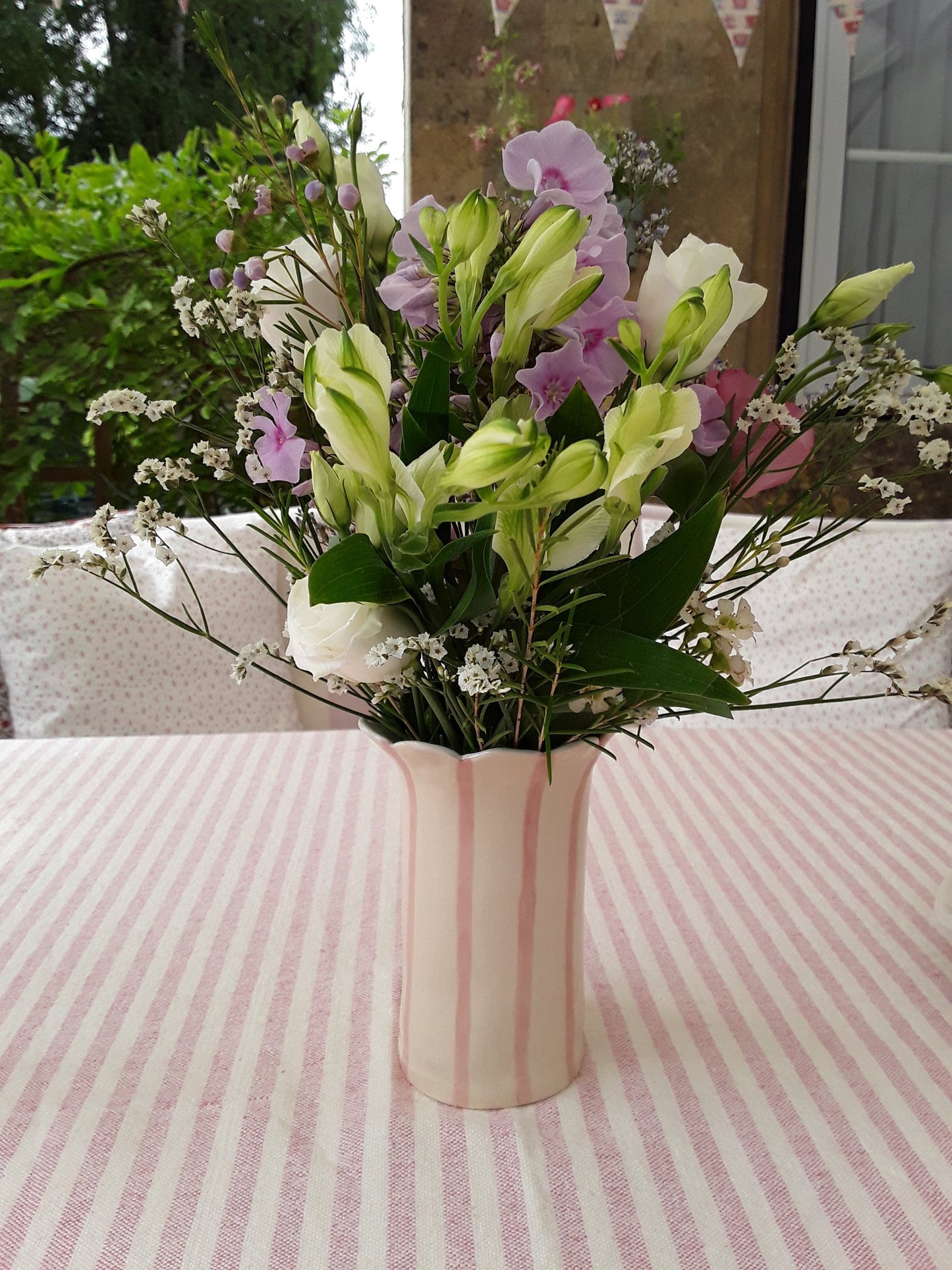 Daisy vase