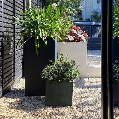 IDEALIST Lite Contemporary Flower Box Square Garden Planter, Light Concrete Outdoor Plant Pot H30 L30 W30 cm, 27L