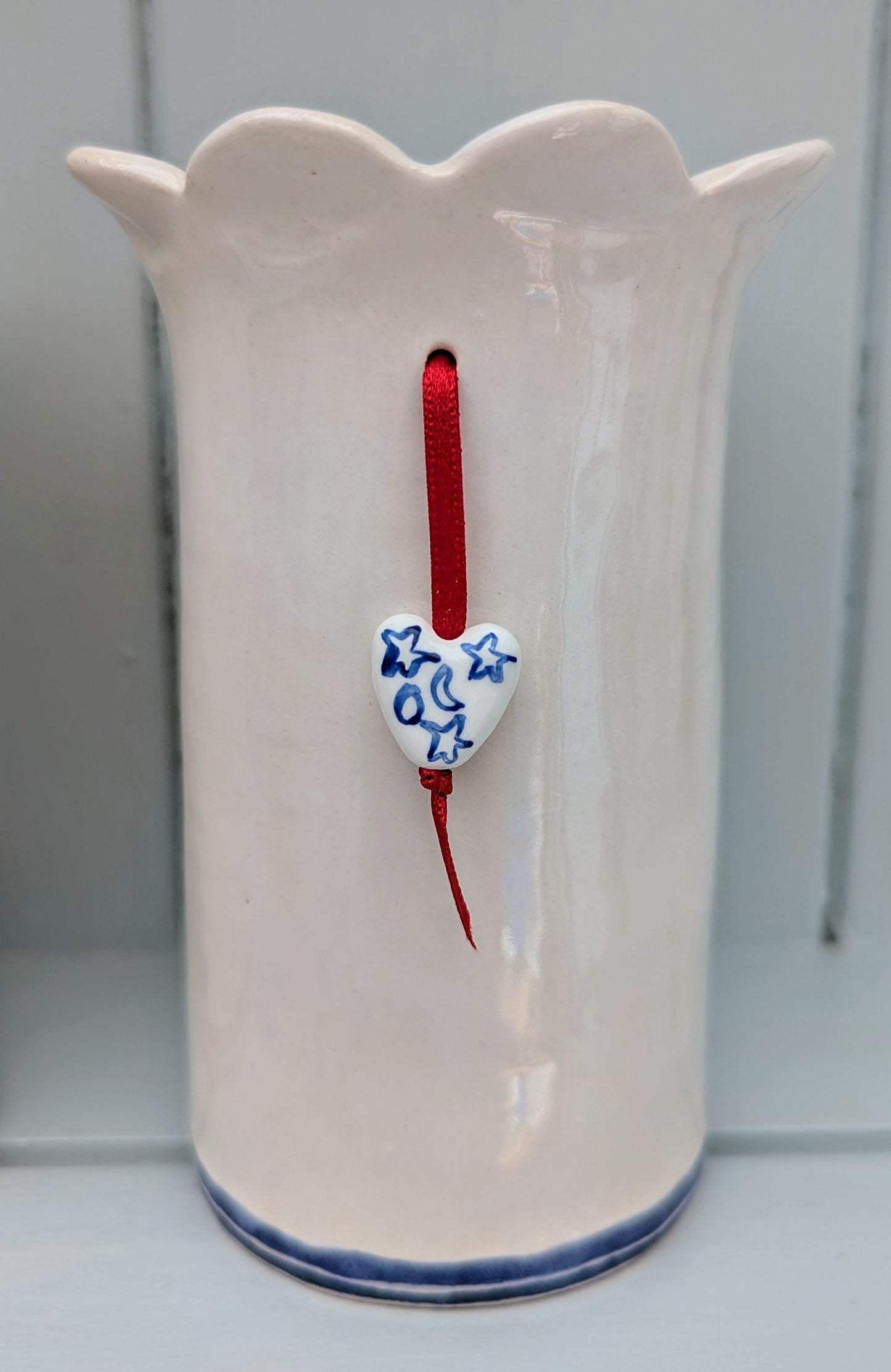 Blue & white Daisy vase