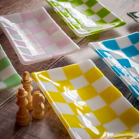 21x12cm Chequered White/Colour Large Tray - Bullseye Collection